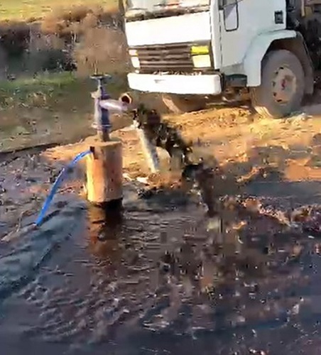 Foto - Manisalı çiftçi hayatının şokunu yaşadı! Su ararken öyle bir şey buldu ki!