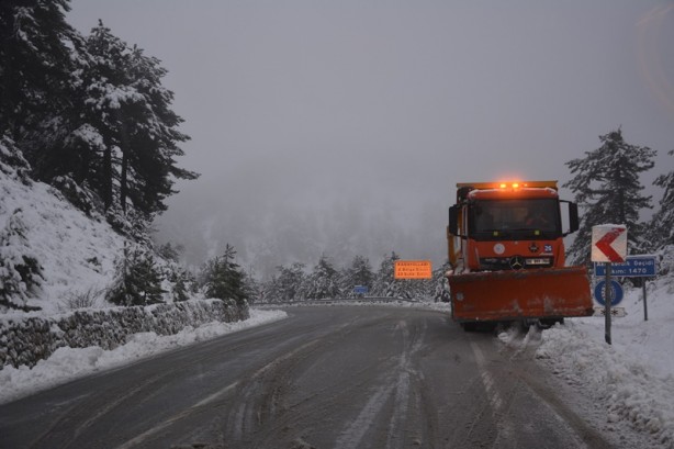 Foto - Manisa'nın yüksek kesimlerinde kar yağışı