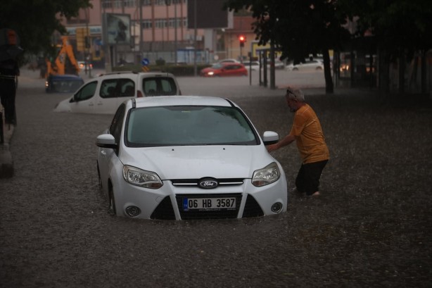 Foto - Mansur Yavaş demedi deme! AFAD uyardı! Ankara'da sağanak yağış Bu görüntülere hazır olun
