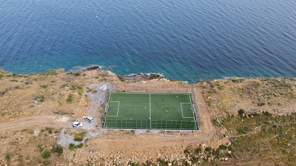 Foto - Manzarasıyla dikkat çekiyor! Bu futbol sahası Türkiye'de