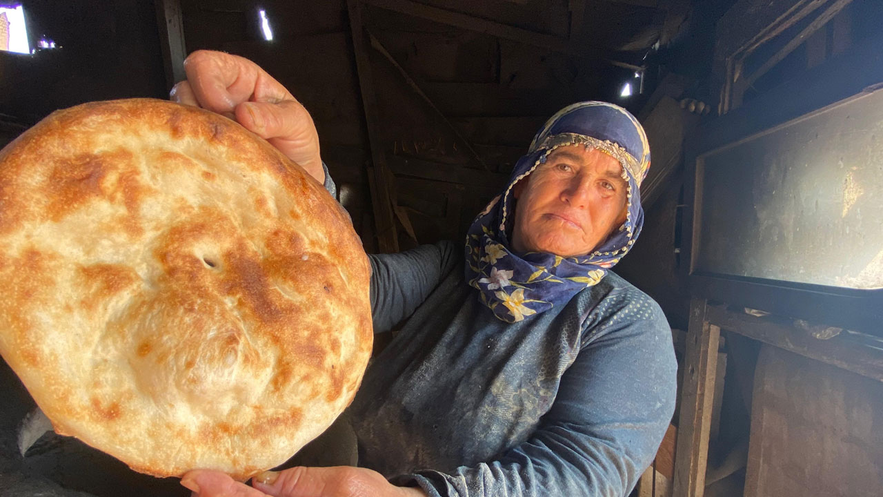 Foto - Mardin geleneği İzimr'de yaşatılıyor! Kadifekale surlarında tandır ekmeği kokusu 