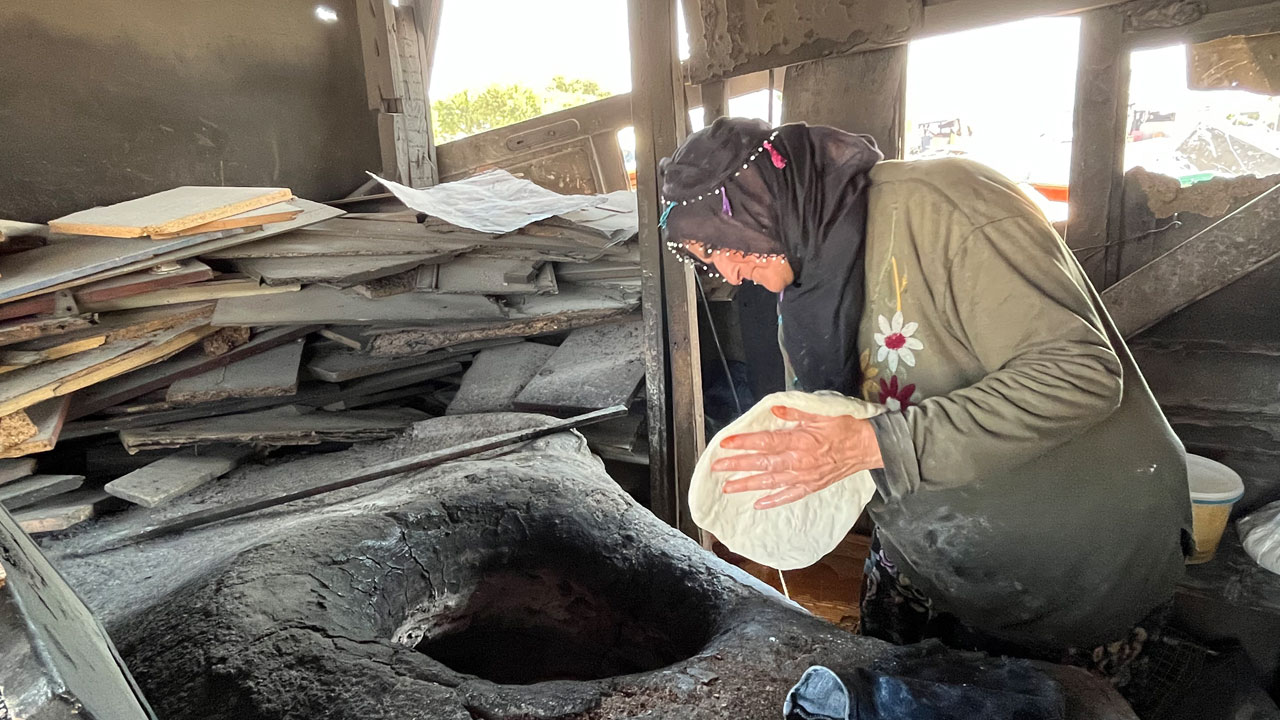 Foto - Mardin geleneği İzimr'de yaşatılıyor! Kadifekale surlarında tandır ekmeği kokusu 