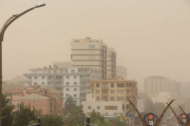 Foto - Mardin'de etkili olan toz taşınımı hayatı olumsuz etkiledi