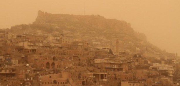 Mardin'de etkili olan toz taşınımı hayatı olumsuz etkiledi