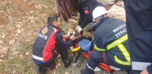 Mardin'de öğrenci servisi devrildi! 14 yaralı
