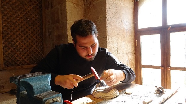 Mardin'de sedefçiliği tek başına ayakta tutuyor