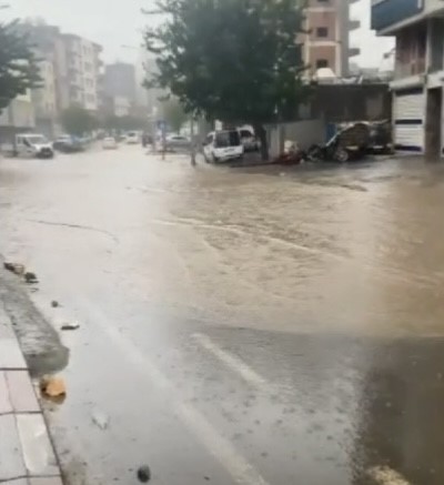 Foto - Mardin'de yollar göle döndü