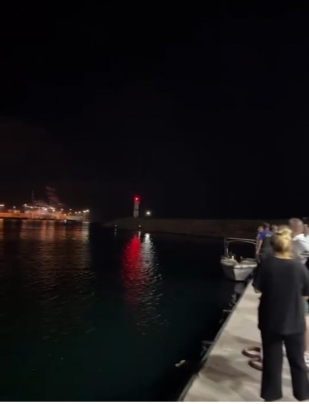 Foto - Marinada tekne ile bot çarpıştı