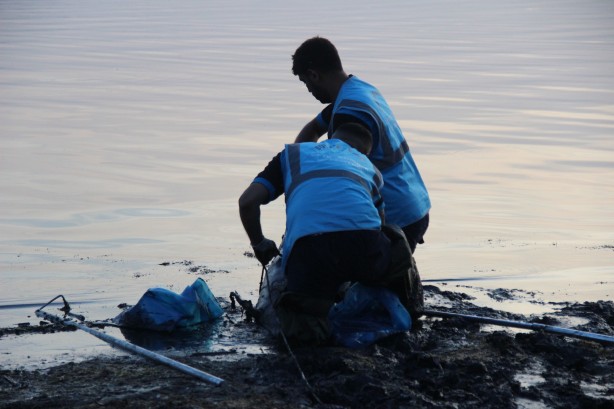 Foto - Marmara Denizi'nde endişelendiren görüntü! Ölü halde kıyıya vurdu