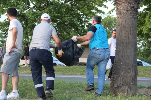 Foto - Marmara Denizi'nde endişelendiren görüntü! Ölü halde kıyıya vurdu