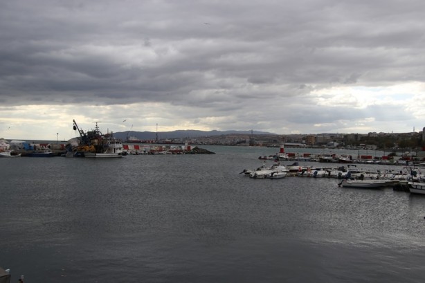 Foto - Marmara Denizi'nde poyraz! Balıkçılar denize açılamadı