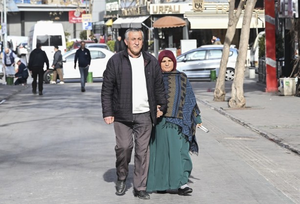 Marmara depreminde gözlerini kaybetmişti! Braille alfabesiyle Kur'an-ı Kerim'i hatmetti