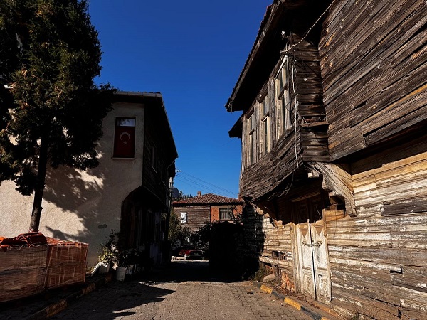 Foto - Marmara Depremi'nde yıkılmayan mahalle! Tek bir tuğlası bile yerinden oynamadı