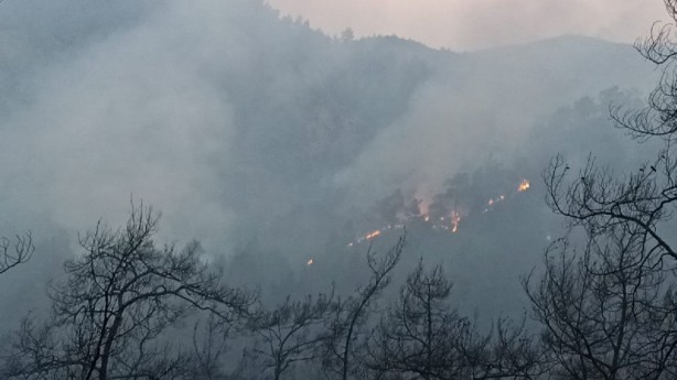 Foto - Marmaris yangınında işte son görüntüler! 14 uçak 20 helikopter seferber oldu