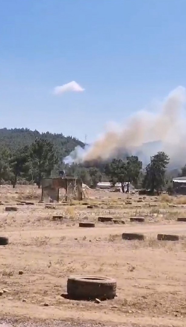 Foto - Marmaris’te iki ayrı noktada orman yangını başladı
