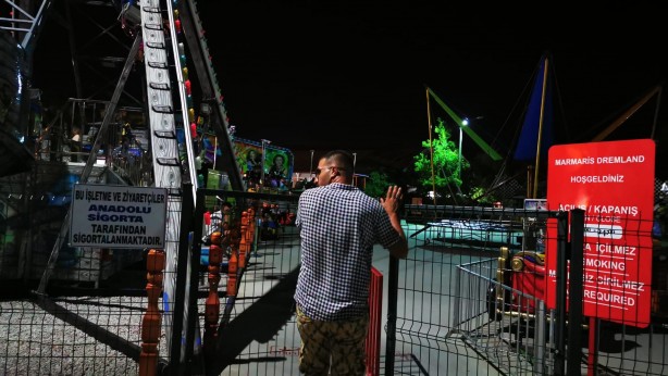 Foto - Marmaris'te lunaparkta korku dolu anlar! Silahlı saldırgan dehşet saçtı