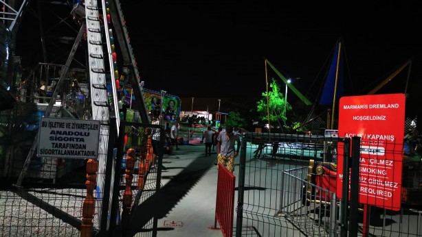 Foto - Marmaris'te lunaparkta korku dolu anlar! Silahlı saldırgan dehşet saçtı