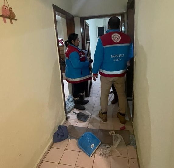Foto - Marmaris'te sel! Mağdur vatandaşlara devlet eli uzandı