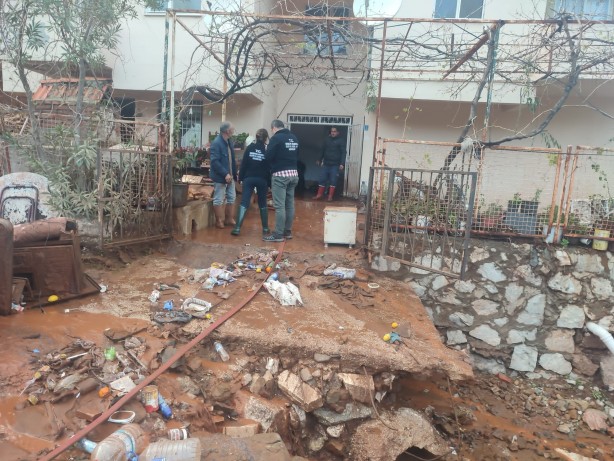 Foto - Marmaris'te sel! Mağdur vatandaşlara devlet eli uzandı