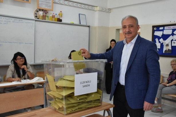 Foto - Marmaris’te vatandaşlar oy vermek için okullara akın etti