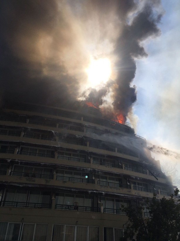 Foto - Marmaris'te yangın otele sıçradı