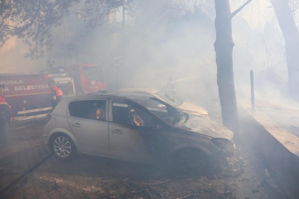 Foto - Marmaris'te yangın otele sıçradı