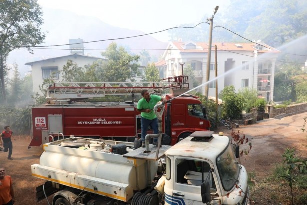 Foto - Marmaris'te yangın otele sıçradı