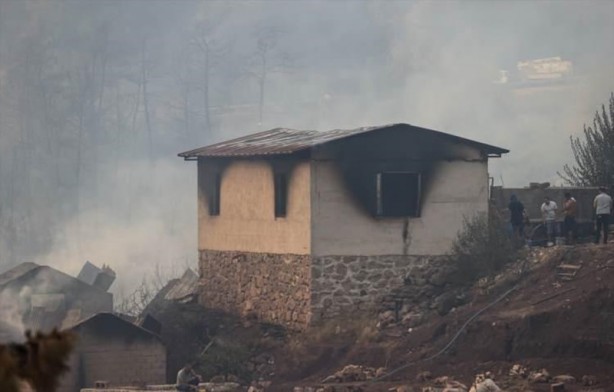 Foto - Marmaris’ten iç acıtan kareler! Yangın öncesi ve sonrası havadan görüntülendi