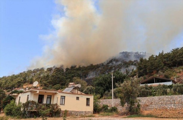 Foto - Marmaris’ten iç acıtan kareler! Yangın öncesi ve sonrası havadan görüntülendi