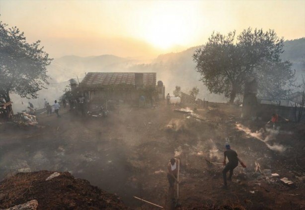 Foto - Marmaris’ten iç acıtan kareler! Yangın öncesi ve sonrası havadan görüntülendi