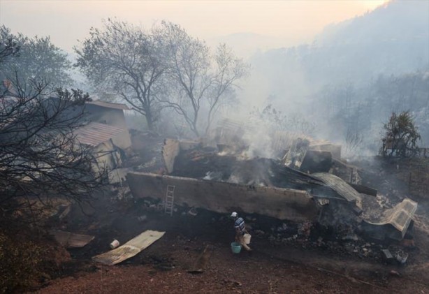 Foto - Marmaris’ten iç acıtan kareler! Yangın öncesi ve sonrası havadan görüntülendi