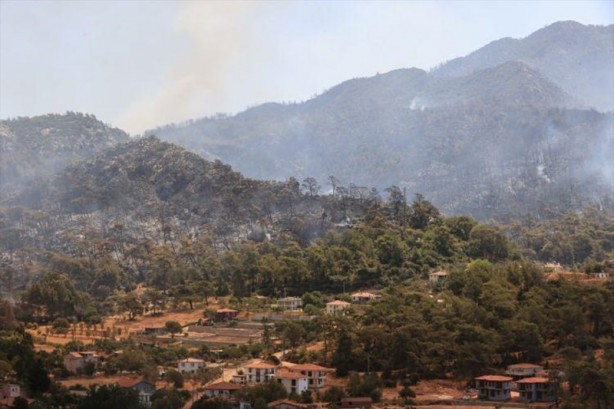 Foto - Marmaris’ten iç acıtan kareler! Yangın öncesi ve sonrası havadan görüntülendi