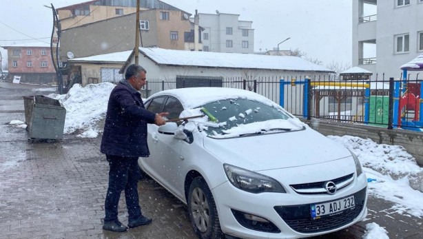 Mart yine kapıdan baktırdı: Kar yağdı