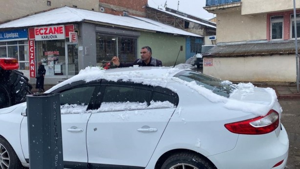 Foto - Mart yine kapıdan baktırdı: Kar yağdı