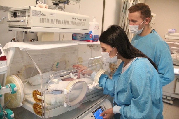 Foto - Maşallah! 3'üzü olan baba gülmekten kırdı geçirdi