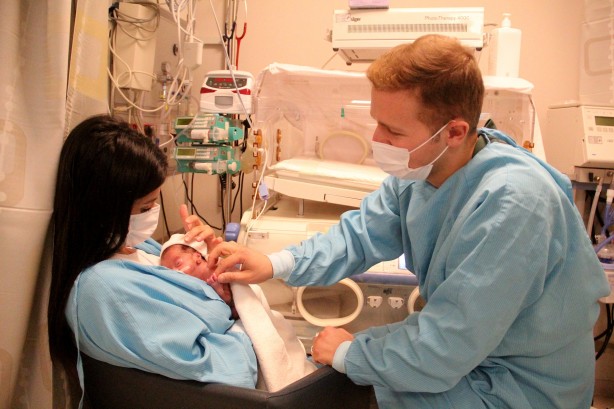 Foto - Maşallah! 3'üzü olan baba gülmekten kırdı geçirdi