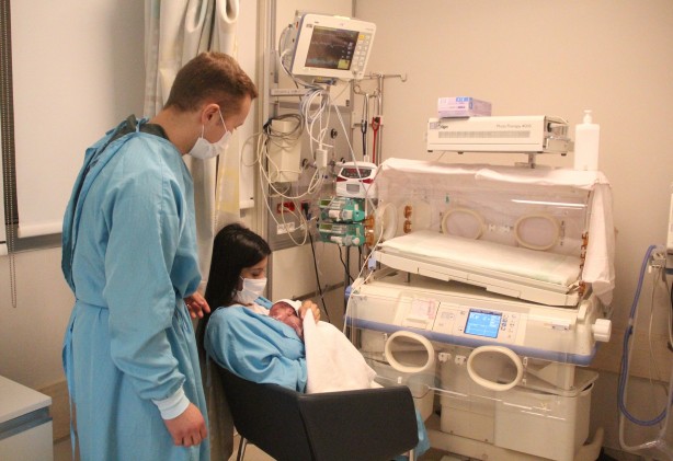 Foto - Maşallah! 3'üzü olan baba gülmekten kırdı geçirdi