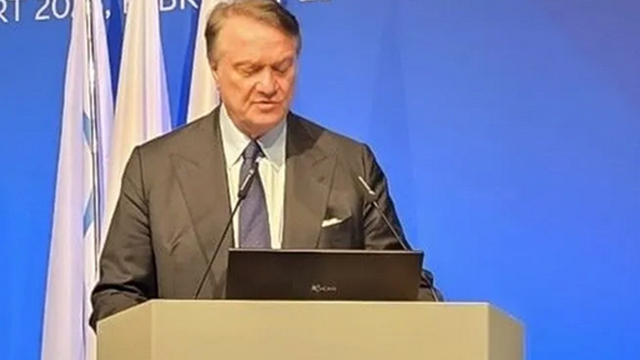 Maşallah Hasan Arat beyefendi turp gibi turp! Öyle bir kaçmıştı ki koltuktan oysa ki…