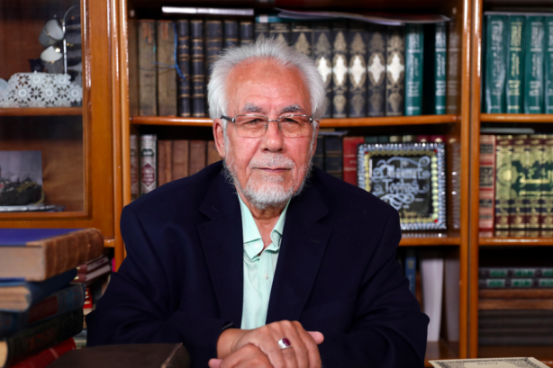 Maskara mahlûku görün! Tam bir kepazelik