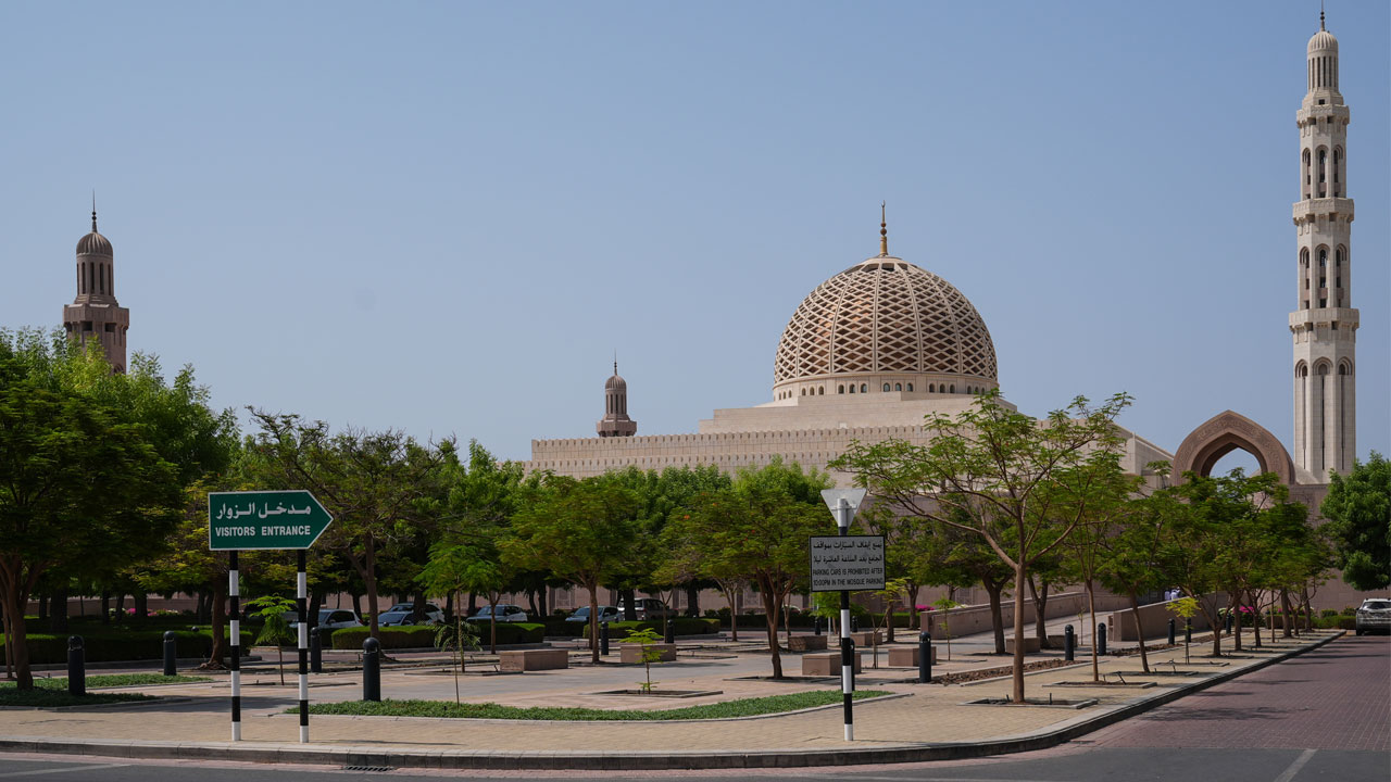 Maskat’ın kalbinde bir inci! Sultan Kabus Camisi’nin görkemi dünyayı büyülüyor