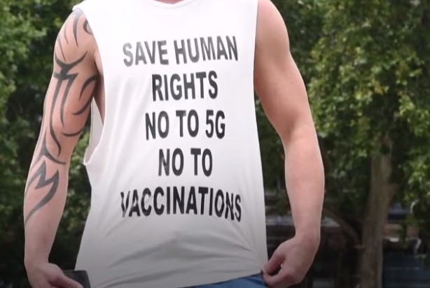 Foto - Maske ve aşı karşıtları sokağa indi: Bill Gates tarafından ortaya çıkarıldı!