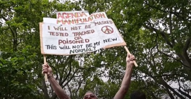 Foto - Maske ve aşı karşıtları sokağa indi: Bill Gates tarafından ortaya çıkarıldı!