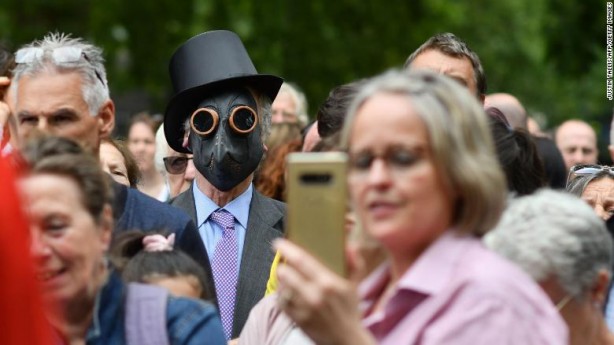 Foto - Maske ve aşı karşıtları sokağa indi: Bill Gates tarafından ortaya çıkarıldı!