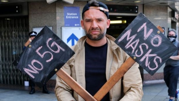 Foto - Maske ve aşı karşıtları sokağa indi: Bill Gates tarafından ortaya çıkarıldı!