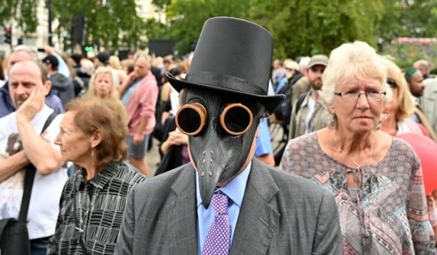 Foto - Maske ve aşı karşıtları sokağa indi: Bill Gates tarafından ortaya çıkarıldı!