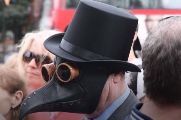 Maske ve aşı karşıtları sokağa indi: Bill Gates tarafından ortaya çıkarıldı!