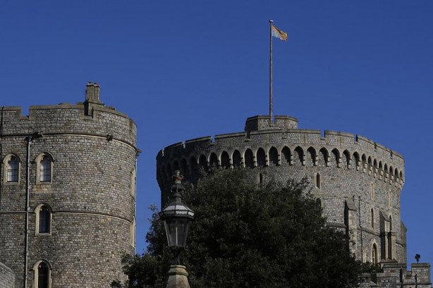 Foto - Maskesini takıp silahını alıp ‘intikam’ dedi! Kraliçeye suikast tehdidi