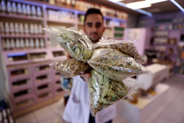 Foto - "Masum değiller" deyip uyardı: Şifadan çok zarar veriyor