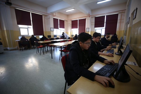 Matbaa atölyesinde geleceğe hazırlanıyorlar