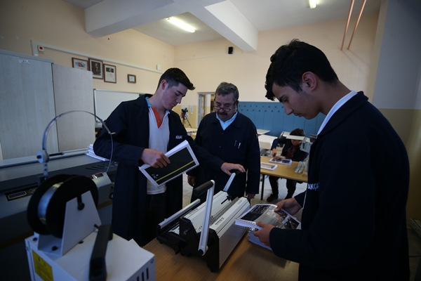 Foto - Matbaa atölyesinde geleceğe hazırlanıyorlar